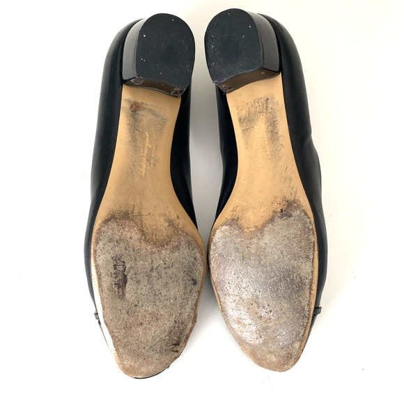 Salvatore Ferragamo Pump Black Leather Round Patent Cap Block Heel Gold Logo 11 - Picture 14 of 16